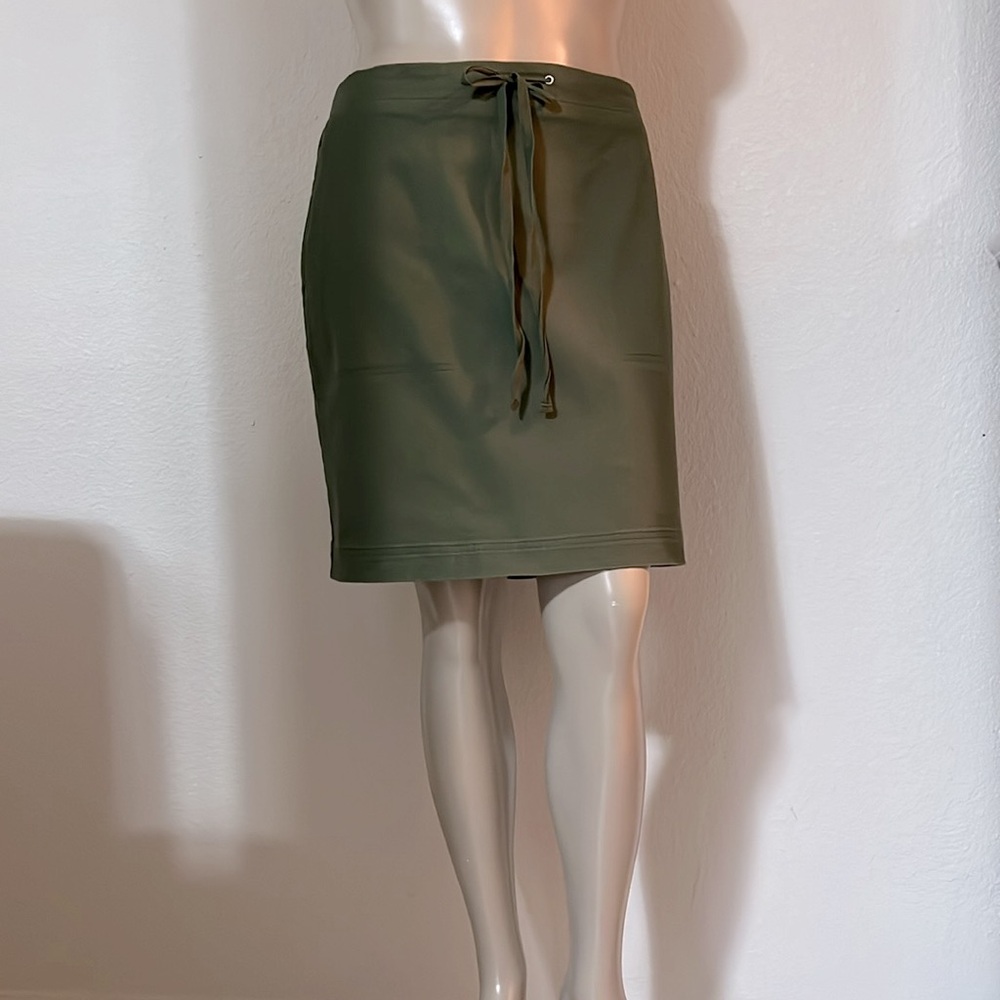 SKORT COLOR GREEN SIZE 38” OFF BRAND NWOT